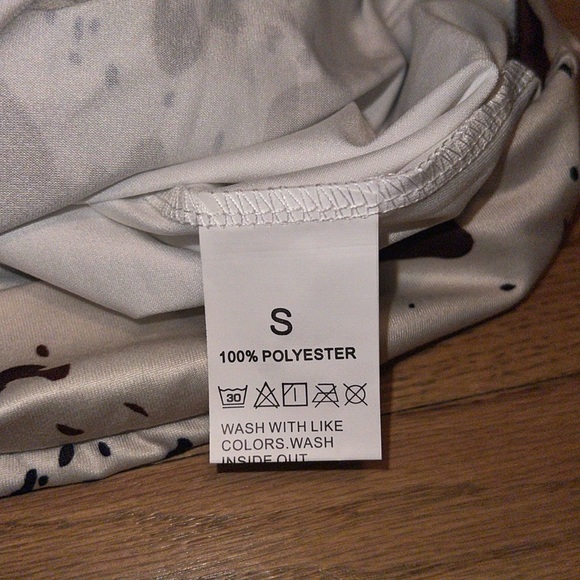 NEW Cow Print “Just a Small Town Girl” Graphic Tee Size Small - Picture 6 of 7